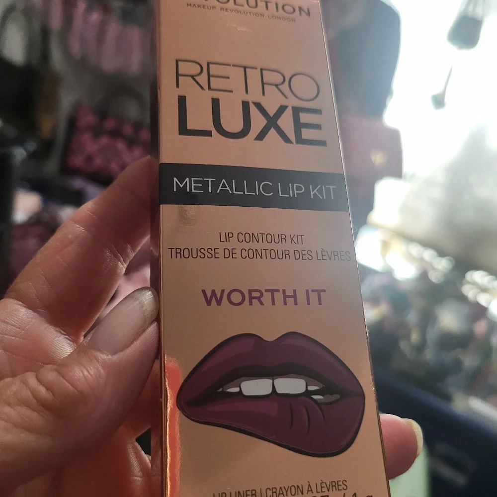 Revolution Retro luxe metallic lip kit